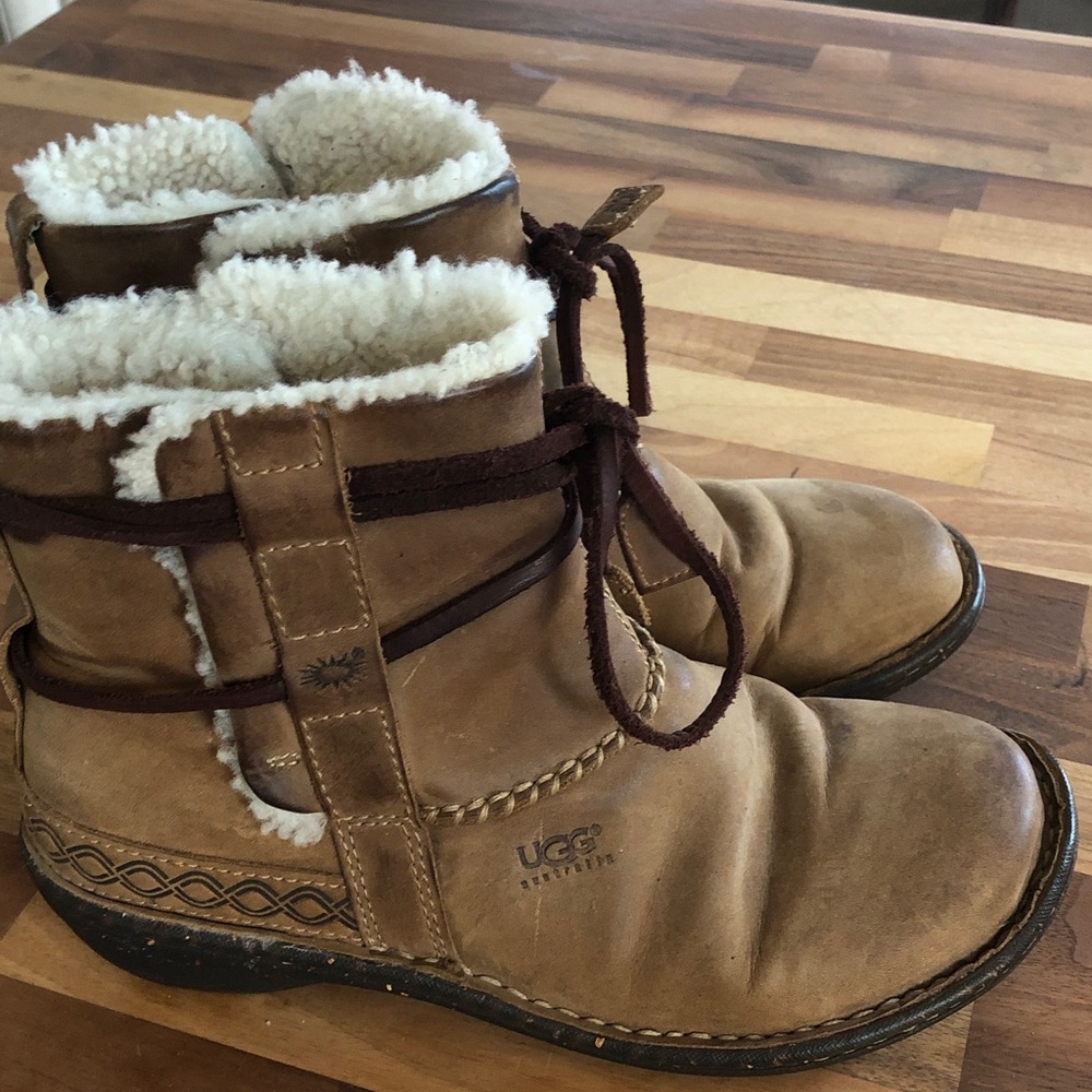 UGG Tan Shearling-Lined Leather Lace-Up Winter Boots